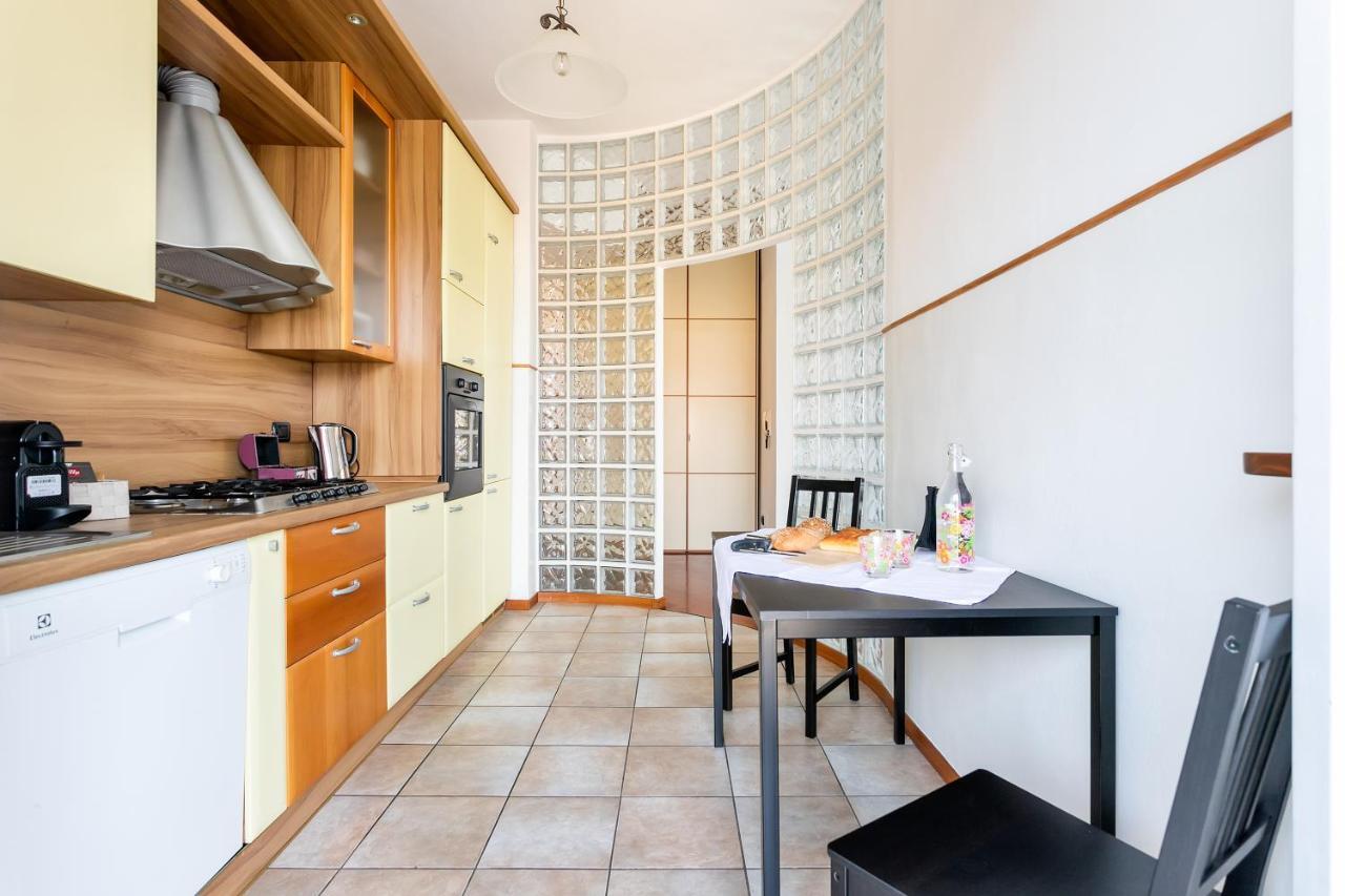 Santa Chiara Apartment By Myhomeincomo Buitenkant foto