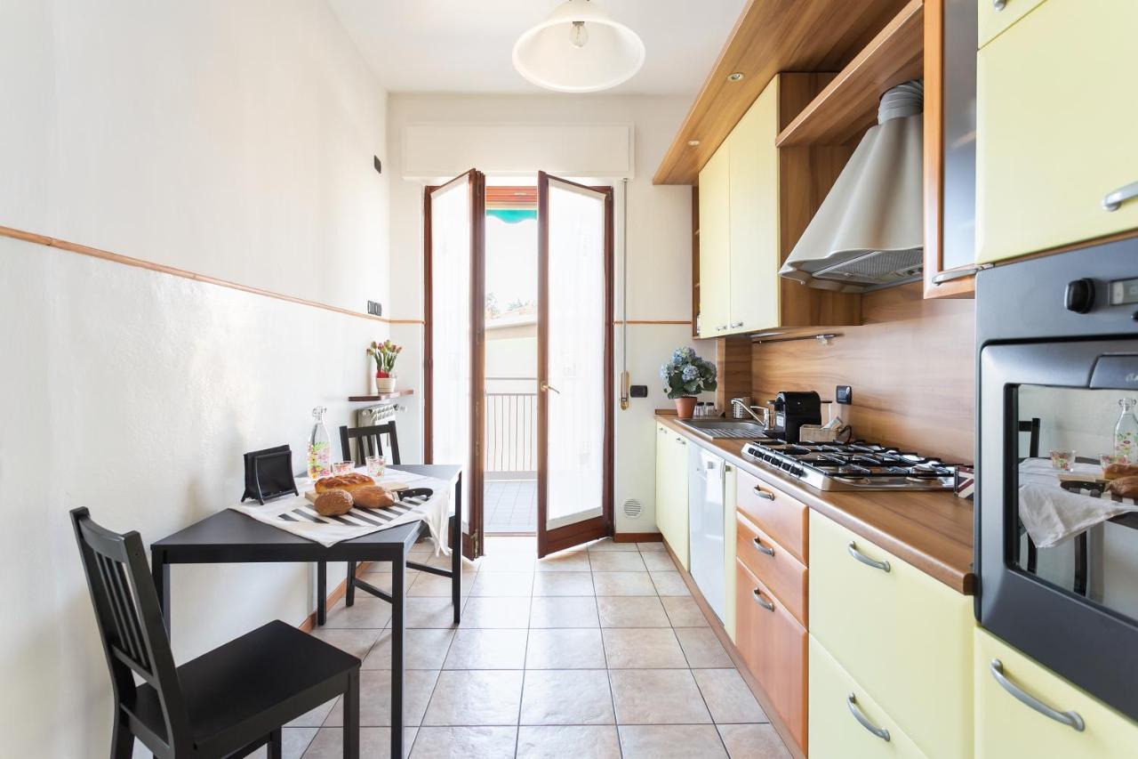 Santa Chiara Apartment By Myhomeincomo Buitenkant foto