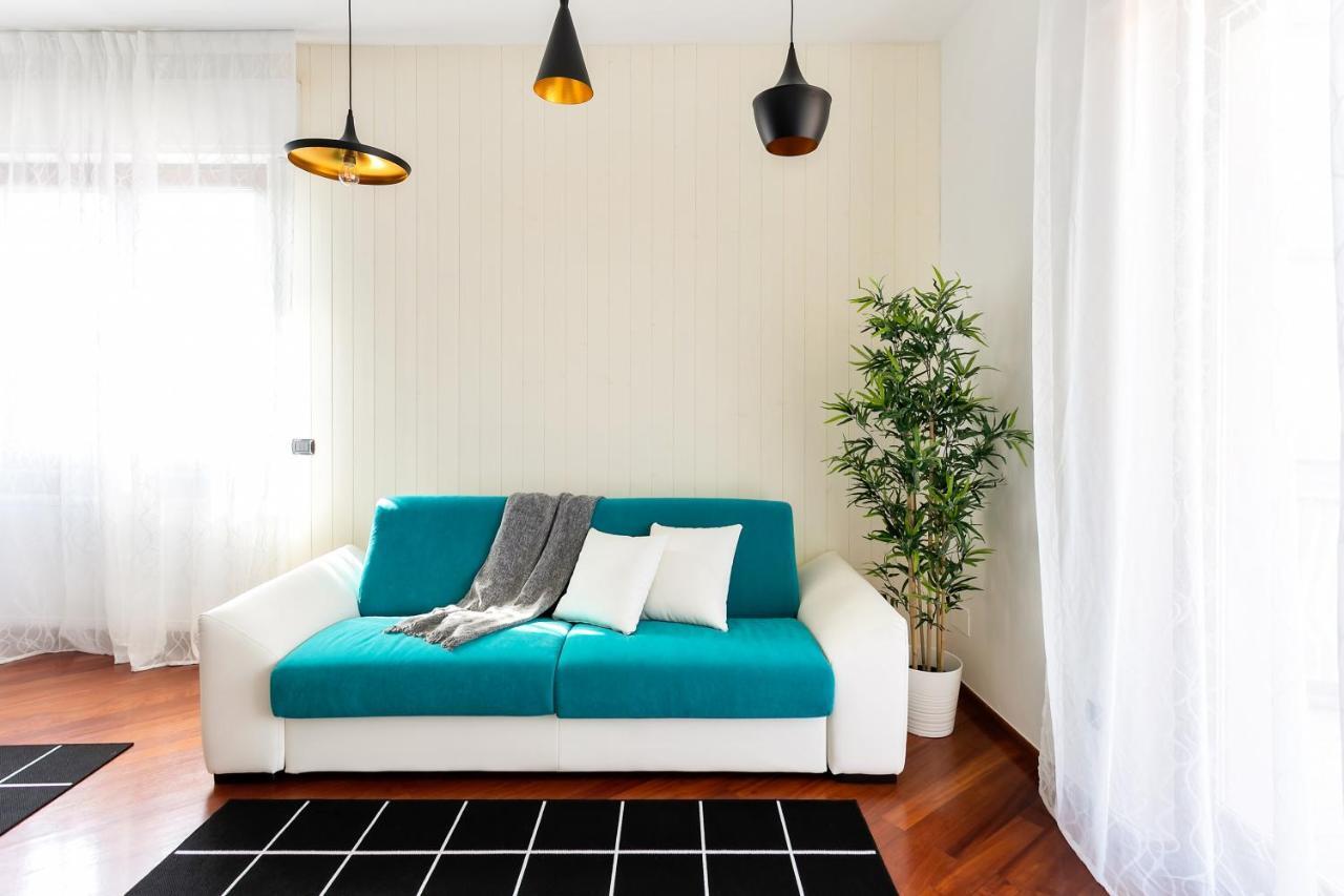 Santa Chiara Apartment By Myhomeincomo Buitenkant foto