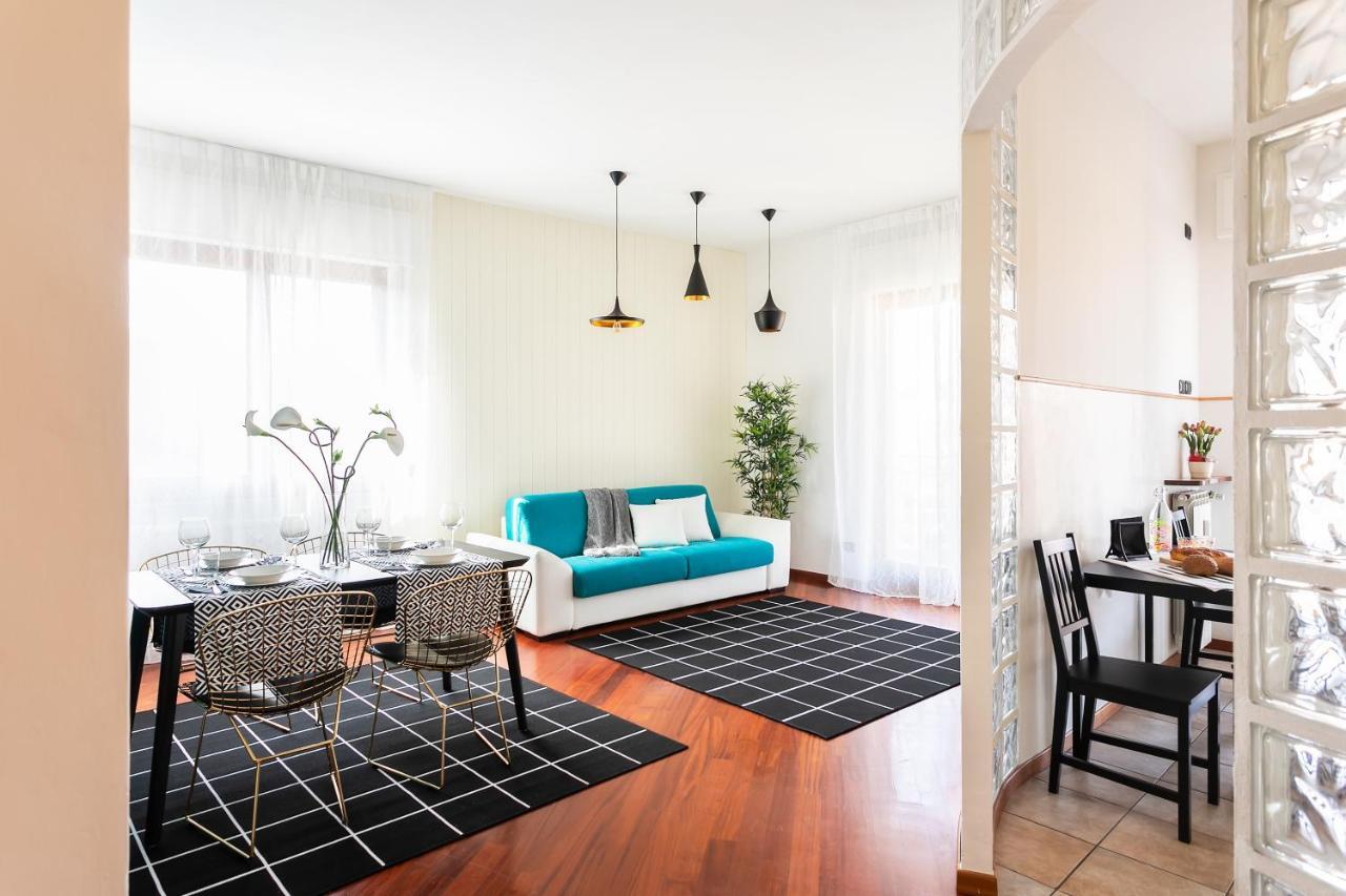 Santa Chiara Apartment By Myhomeincomo Buitenkant foto