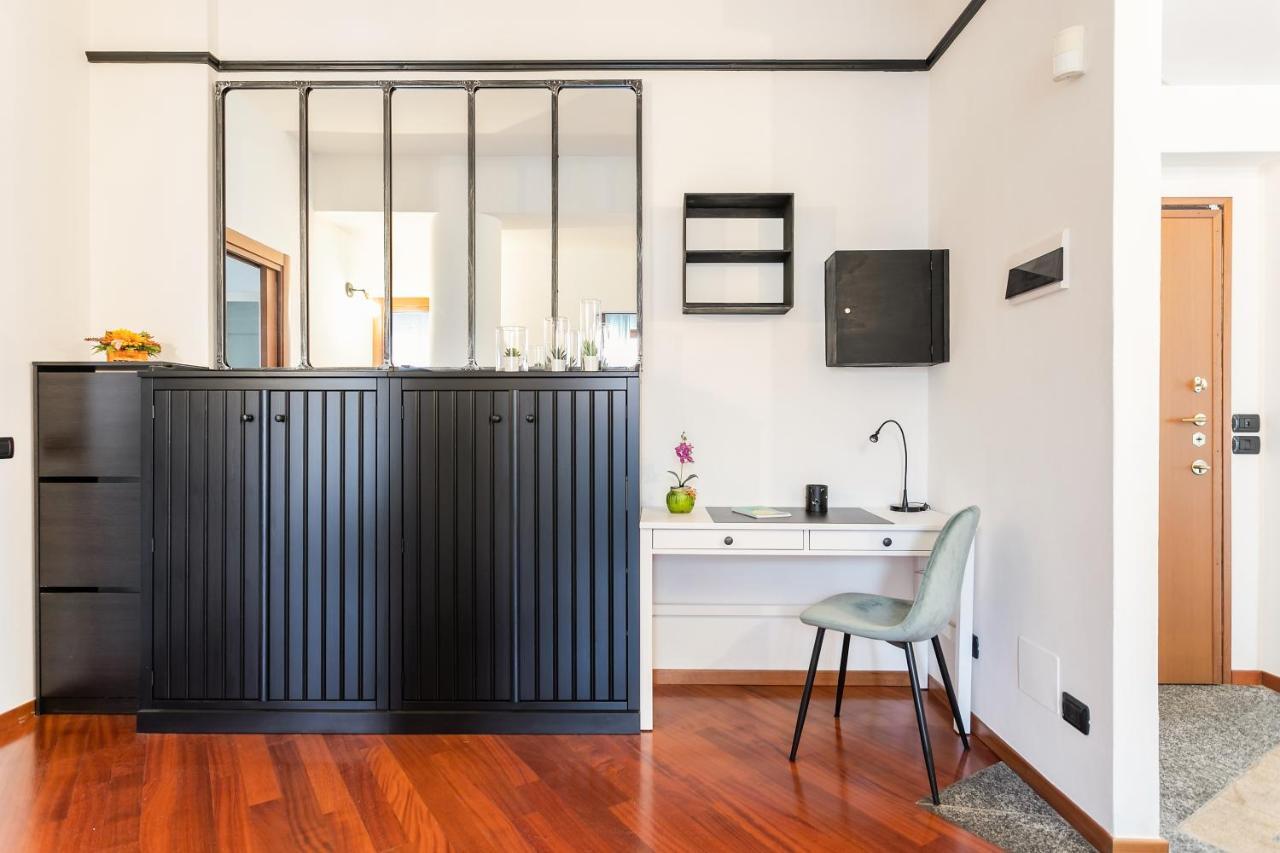 Santa Chiara Apartment By Myhomeincomo Buitenkant foto