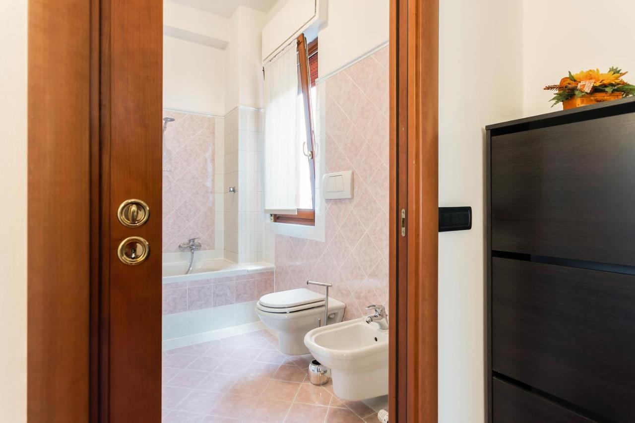 Santa Chiara Apartment By Myhomeincomo Buitenkant foto