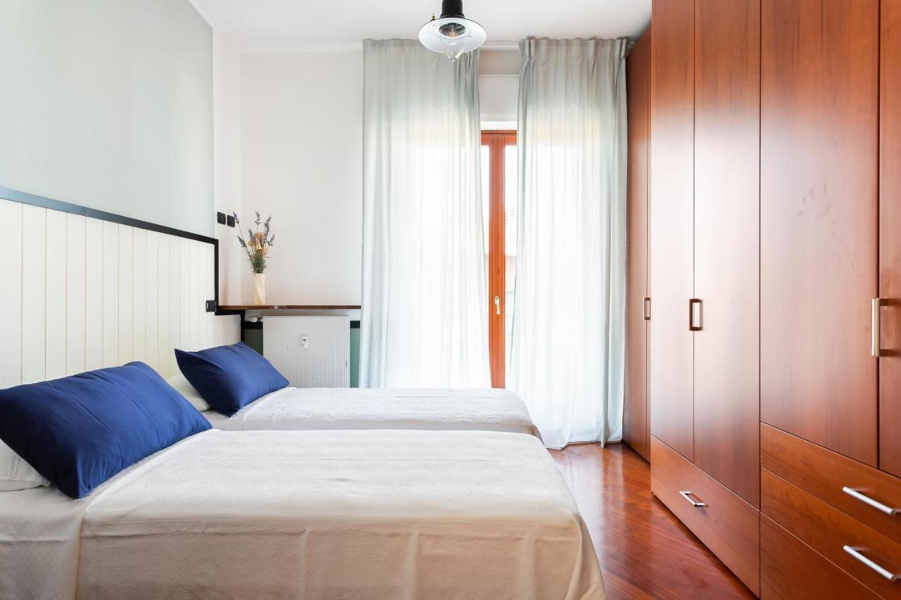 Santa Chiara Apartment By Myhomeincomo Buitenkant foto